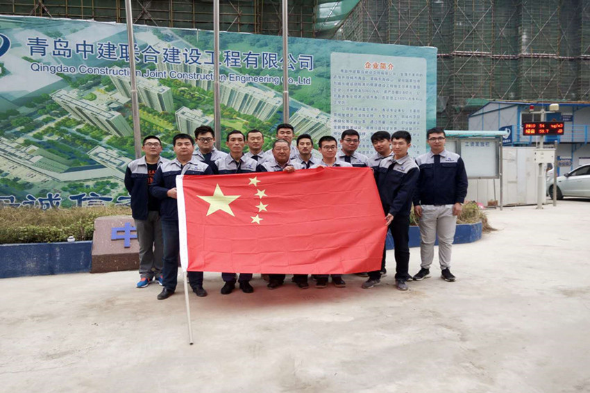 喜迎十九大 中建聯(lián)合開展“我為十九大獻(xiàn)禮升旗”活動(dòng)(圖1)