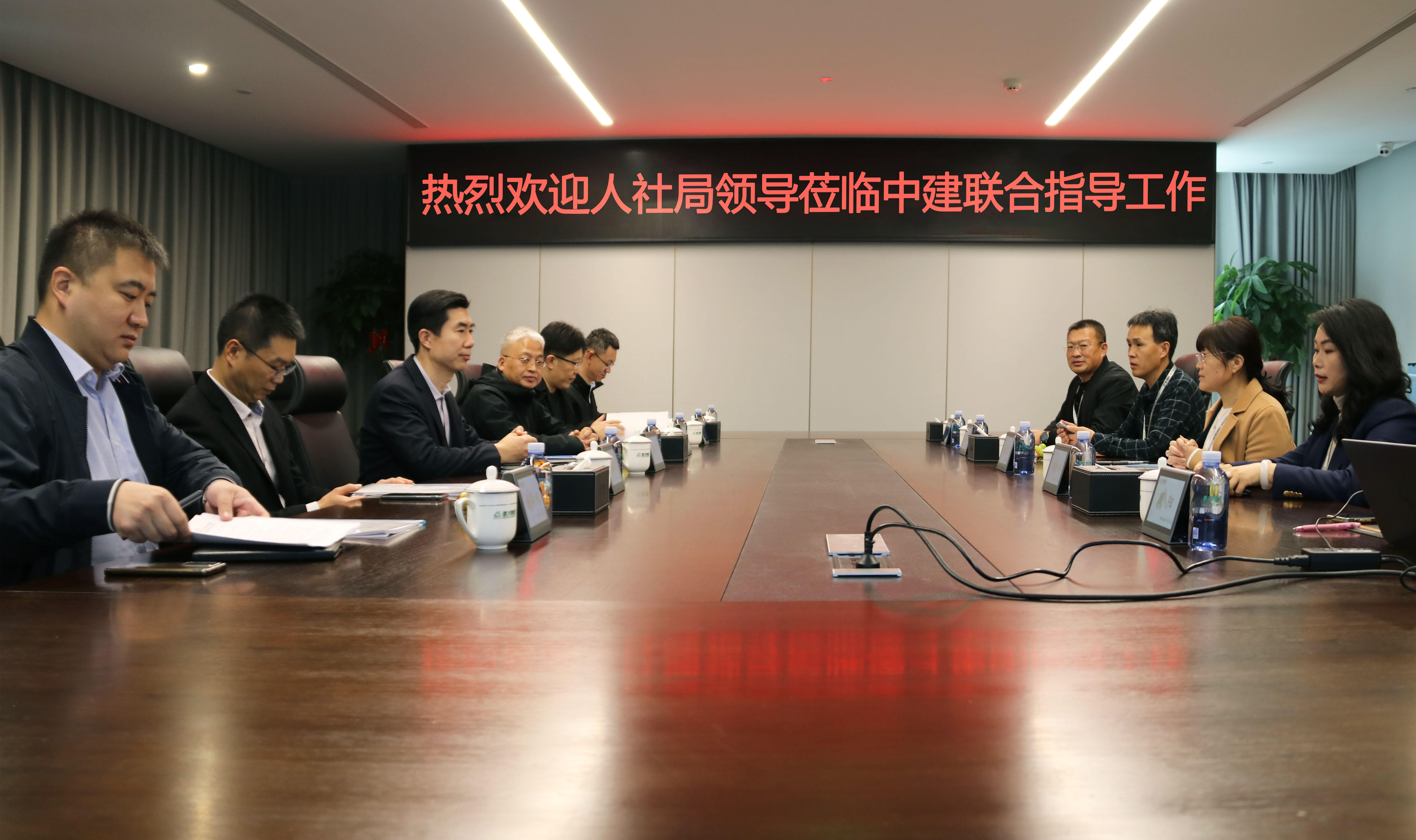 人社部領(lǐng)導(dǎo)蒞臨中建聯(lián)合調(diào)研指導(dǎo)人才隊(duì)伍建設(shè)工作(圖1)