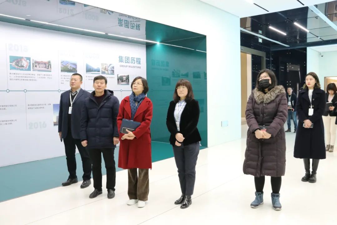 青島市建筑工程管理服務(wù)中心高虹副主任一行蒞臨中建聯(lián)合調(diào)研指導(dǎo)工作(圖1)