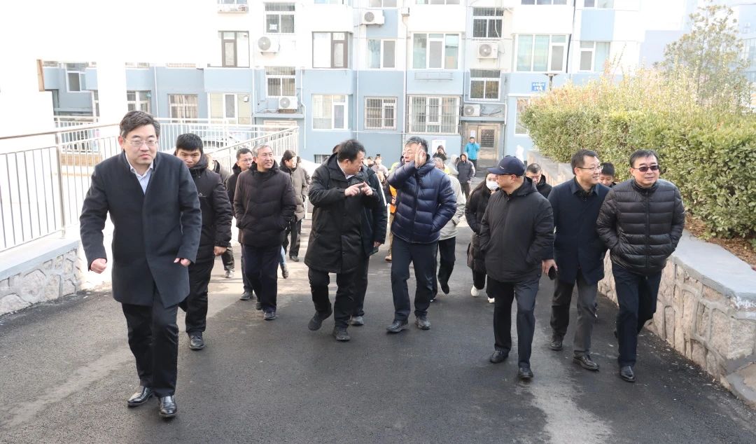 青島市城市更新和城市建設總指揮部對中建聯(lián)合市南區(qū)金湖路海洋特色街區(qū)項目開展觀摩(圖2)